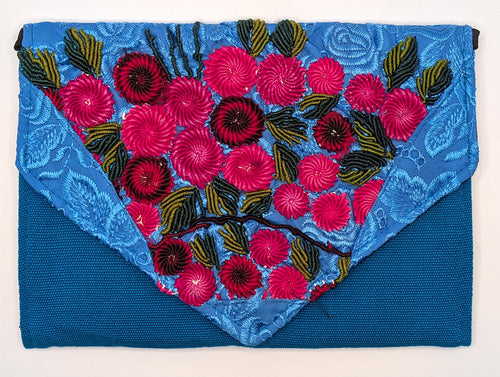 Clutch — von Hand gewebt und bestickt in Chiapas, Mexiko