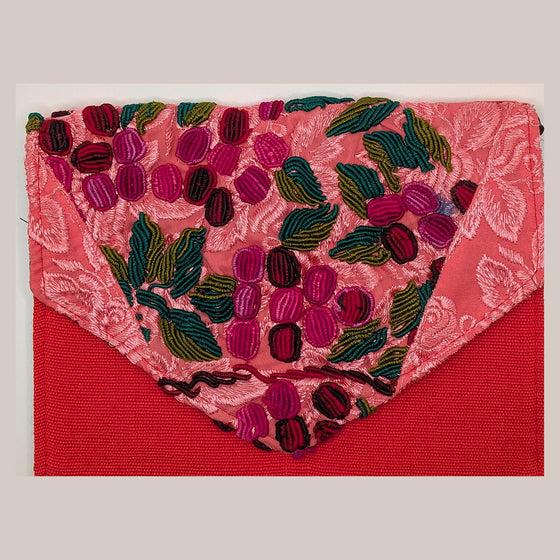 Clutch — von Hand gewebt und bestickt in Chiapas, Mexiko