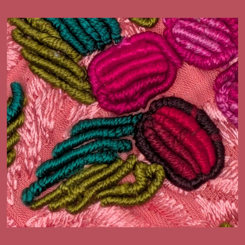 Clutch — Detailansicht der Stickerei