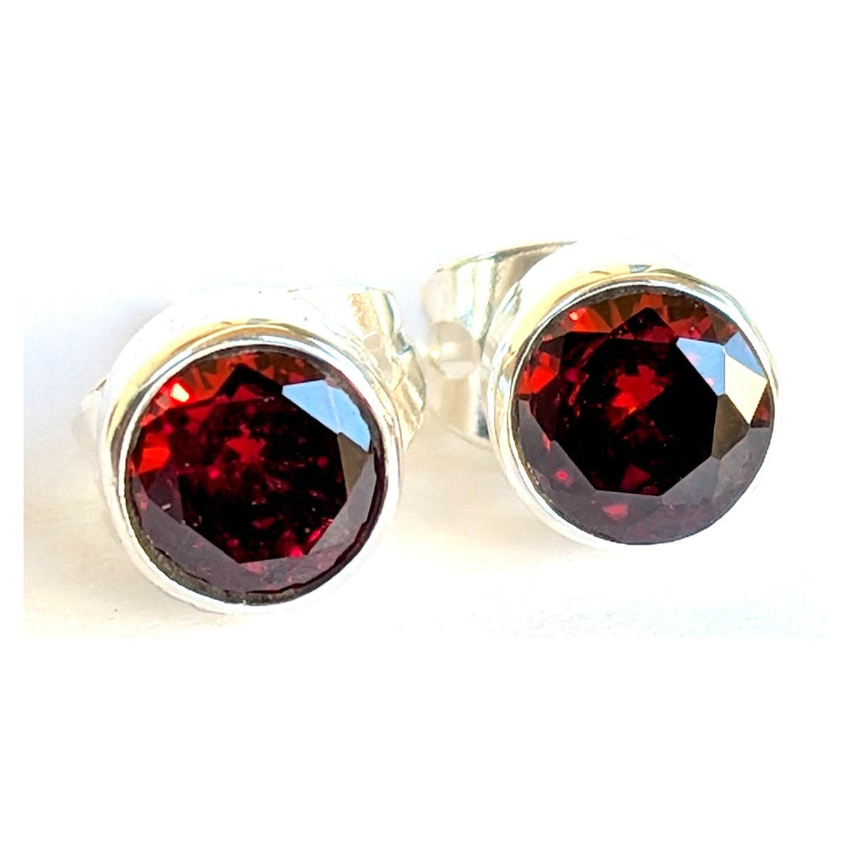 Ohrringe CORAZÓN — Paar Ohrstecker aus 925 Sterling Silber mit Zirkonia, 5 mm